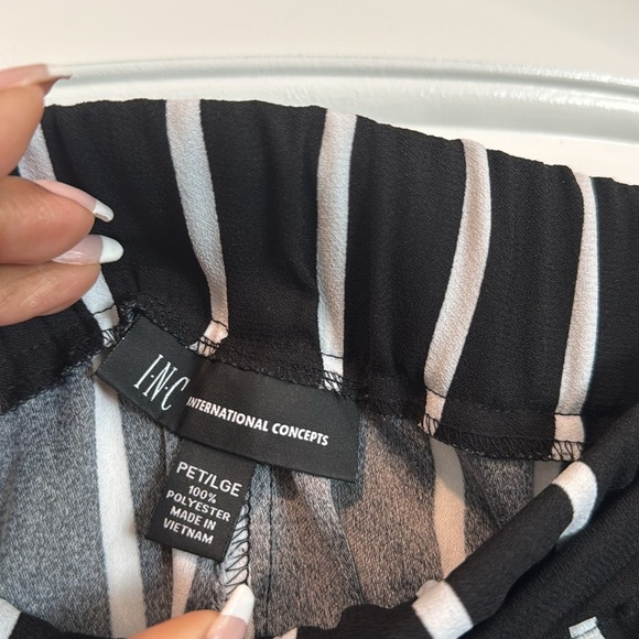 🔵 INC International Concepts Black and White Wide Leg Crop Pants Sz Petite Large - Picture 8 of 9